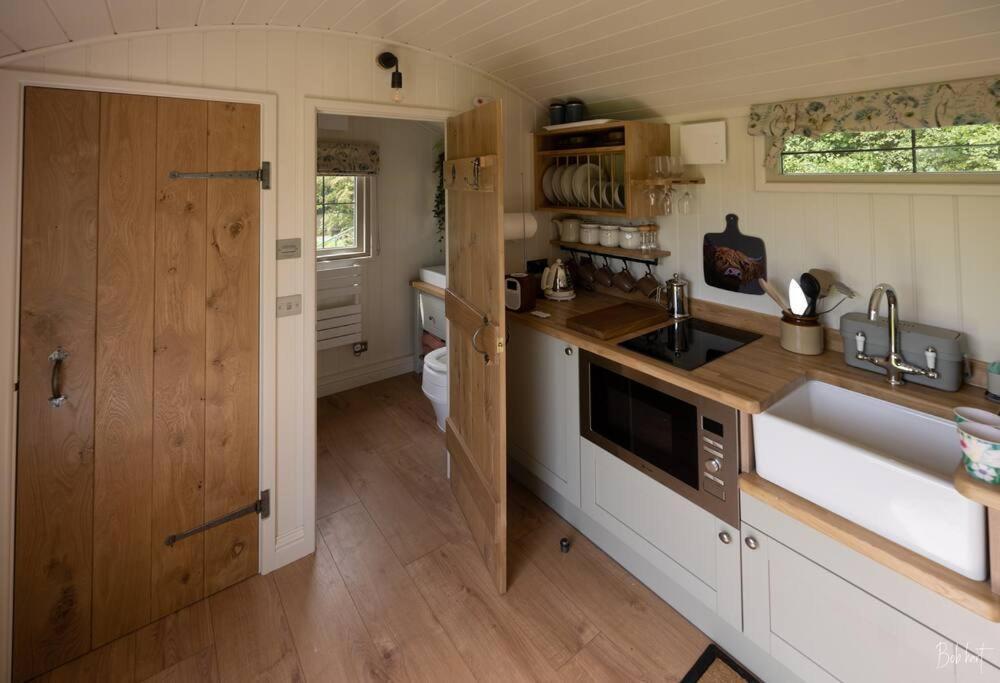 Shepherds Huts Tansy & Ethel In Rural Sussex Arundel Exterior photo